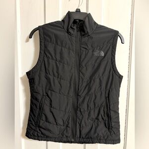 North face women’s vest black, puffer, size Medium